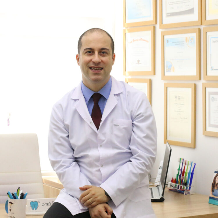Tekin Özlü, Trabzon Diş Hekimi
